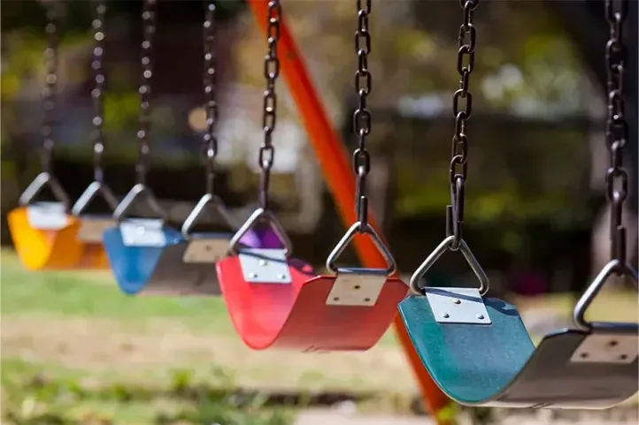 Kinder am Spielger&auml;t