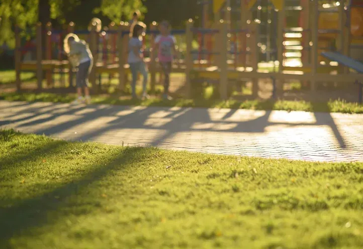 Gastgarten mit Spielplatz von oben